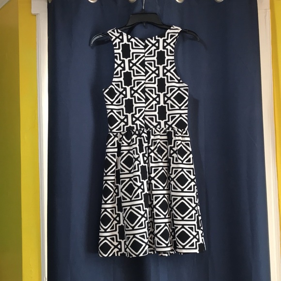 Everly Nordstrom Black and White Patterned Dress - Size Medium - Picture 2 of 5
